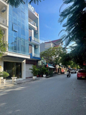 bán lô đất mặt đường vũ trọng khánh ngay văn cao
vị trí đẹp giá chỉ 132tr /1m có thoả thuận