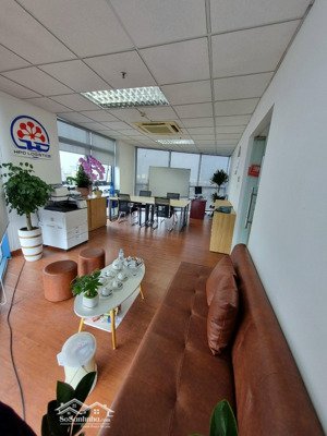 cho thuê văn phòng 25m2. giá chỉ hơn 6 triệu bao điện nước. đủ điều kiện mở fdi. lh. 0387998906