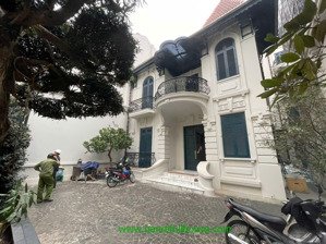 biệt thự siêu khủng, sân vườn, thang máy ở quận ba đình gần hoàn kiếm cho thuê ở, làm spa