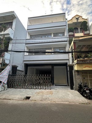 cần cho thuê toà nhà mới xây đường nguyễn gia trí ngay đại học hutech p25 quận bình thạnh