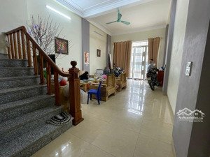 chính chủ bán nhanh nhà 3 tầng kinh doanh trung tâm tp bắc giang qua nước ngoài định cư
