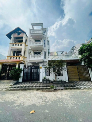 bán biệt thự đường 25, sát phạm văn đồng, khu bên sông p.hiệp bình chánh, thủ đức gần gigamall.