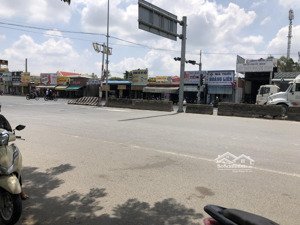 cho thuê nhà mặt tiền quốc lộ 51, gần sát cổng khu công nghiệp, tiện mở dịch vụ kinh doanh ăn uống