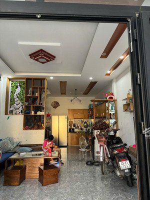 bán nhà 2,5 tầng đẹp đường 5m tô hiến thành gần võ văn kiệt và trường cđ nghề. 87m2/6,8 tỷ có tl