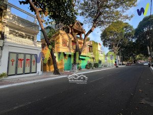 bán nhà mới đường lý thường kiệt góc 2 mặt tiền gần biển, hướng tây nam