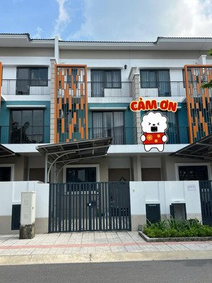 cho thuê nhà phố 1 trệt 2 lầu, diện tích 5x20, full nội thất mới 100%, giá thuê 15tr/tháng