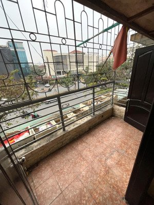 cho thuê căn 2 ngủ tại hoàng quốc việt cầu giấy.