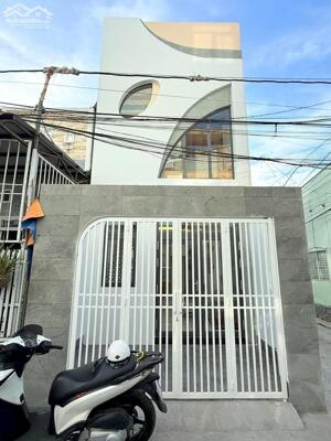 Nhà lầu xây mới Góc 2 mặt tiền Hẻm 127 Võ Văn Kiệt