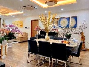 8.7x21m, 3 tầng thang máy mặt tiền phụ cận lạc long quân +âu cơ, quận 11