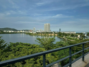 bán nhanh căn villa view hồ mát mẻ, ép giá thoải mái