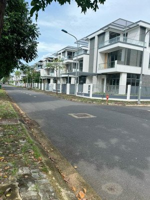 bán gấp căn góc vip shophouse mặt chung cư đường liên phường giá cực tốt
