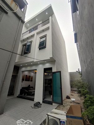 nhà thực sự rất đẹp, đầy đủ đồ, có lưu không