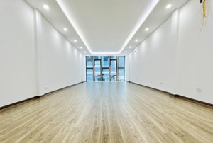 cho thuê nhà ngõ 49 huỳnh thúc kháng - đống đa, dt 70m*6 tầng, phù hợp mọi mô hình, giá 36 triệu/th