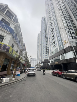 cho thuê hoàng huy mall có thang máy