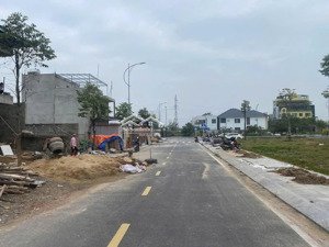 chủ nhà cần tiền bán gấp lô đất 100m2 mặt trục chính 24m kinh doanh ngay. sẵn sổ đỏ!