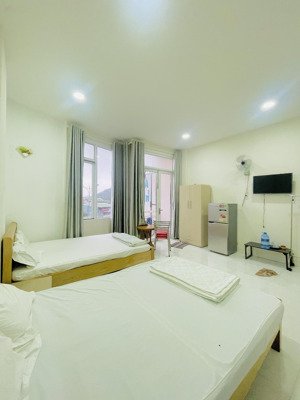 cần cho thuê phòng studio ngã 3 phước đồng đường đi sân bay nha trang giá chỉ từ 2tr5/tháng.
