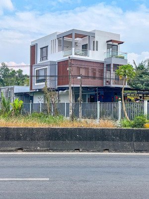 cần bán gấp nhà trệt 2 lầu sân thượng mâm đúc có thể lên thêm lầu & 30 căn nhà trọ + quán cafe