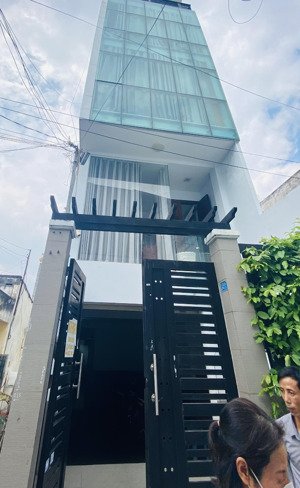 25m2 - cửa sổ toàn cảnh- full nt - nhà mới, wc riêng - ngay đối diện cvpm quang trung cách fpt 50m