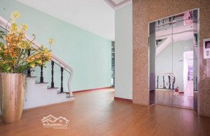 bán khách sạn mặt tiền điện biên phủ huế - 6 tầng 26 phòng