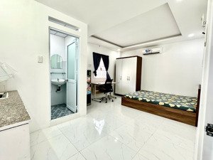 phòng full nội thất, có thang máy, hầm xe rộng rãi, ngay tdt,stu,sgu,rmit,gần cầu nguyễn văn cừ