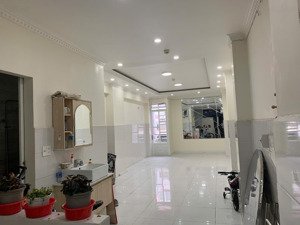 cần cho thuê mặt bằng trên lầu 1, đường hai bà trưng, đà lạt