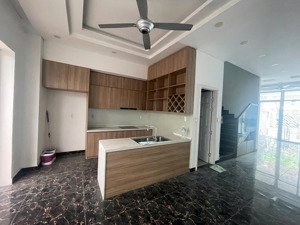 chính chủ cho thuê jamona golden silk quận 7 250m2 4pn 5wc 30 triệu/tháng lh 0909082313