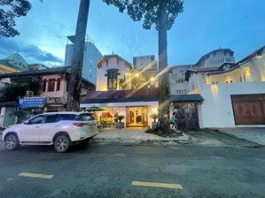 cho thuê biệt thự 2 tầng 350m2 quận 1