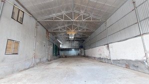 ch, mbkd, kho 300m2, mt 11m, gần cầu định công, 33 triệu/th