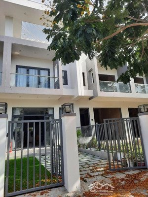 chơi lớn bán nhà tặng luôn nội thất - mặt tiền + nội khu lamaison de
