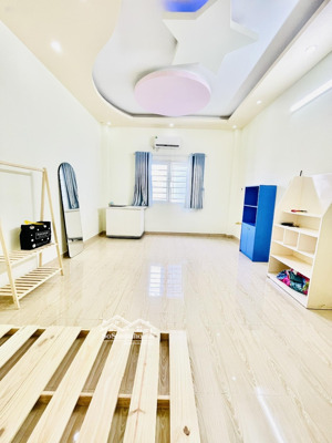 chdv studio, xe hơi đỗ cửa, 30m2, cửa sổ, time tự do 3,5 triệu/th time tự do gò vấp