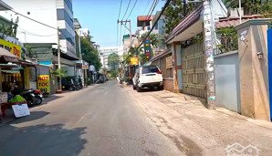 lê lai giảm 1,5 tỷ - 2 tầng ngang 10m - sẵn 7 phòng - xe tải đậu - ngay phạm văn đồng - sân bay