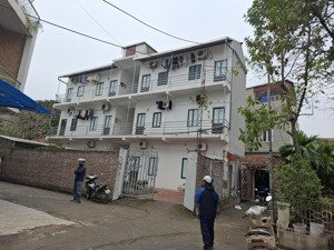 bán nhà trọ 3 tầng phố hồ thị xã thuận thành bn dt 227m mt 18 m hậu19m có sẵn 12 phòng khép kín 18t