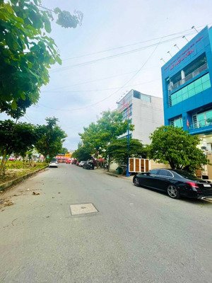 bán nhanh 2 căn nhà liền kề mặt tiền đường nguyễn đình chiểu q. 3, sổ hồng riêng, giá 40 tỷ