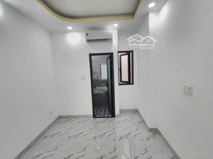 nhà nguyên căn cho thuê, 44m2, 5pn 6wc, chính chủ. cho làm chdv tại bình thạnh giáp quận 1