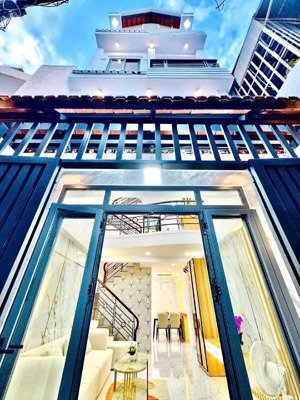 nhà đẹp 4 tầng - trung tâm phú nhuận - gía siêu tốt