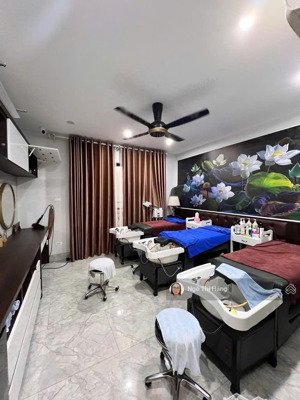 bán toà nhà văn phòng phố hoàng cầu, kinh doanh, thông sàn, vị trí đẹp. giá 38.3 tỷ