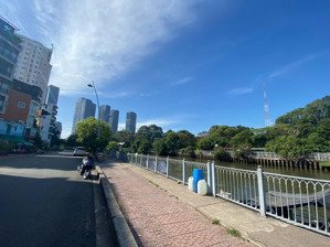 cần bán gấp căn villa sân vườn hiếm tại trung tâm sài gòn liền kề quận 1 giá rẻ