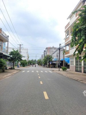 cần bán gấp lô đất đẹp 305m2 giá 1tỷ020 tân định mtđ 12m ngay trung tâm thích hợp xây trọ cho thuê