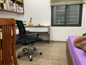 cần tiền bán gấp nhà mặt phố diện tích 49 m2 mặt tiền 4,5 m2 oto vào nhà hướng đông nam