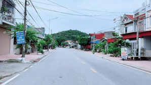 đất mặt đường 405 mặt bằng kinh doanh buôn bán đẹp