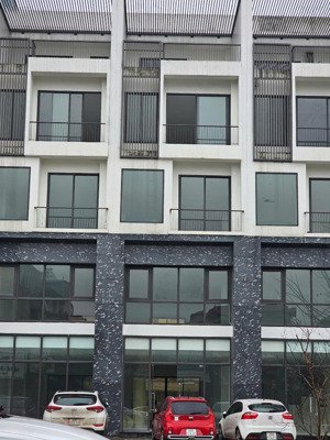 bán nhà 5 tầng xây mới siêu vip, mặt phố nguyễn tất thành 143m2, thông 4 sàn, vĩnh yên, vĩnh phúc