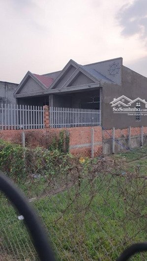 nhà mới xây, dt đất 211m2 đường bê tông 5m, đức hòa long an