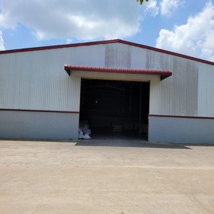 cho thuê xưởng và sân 2000 m2 giá 50 triệu/đường quốc lộ 1a, xã nhị thành, huyện thủ thừa, long an
