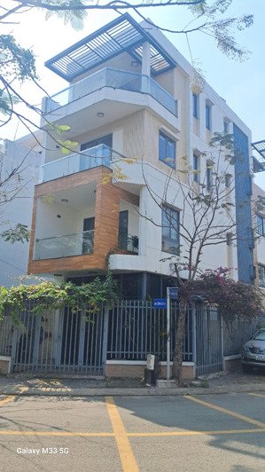 cho thuê nhà nguyên căn góc 2 mặt tiền đường d2 và n6 khu tm the season lái thiêu. tp. thuận an. bd
