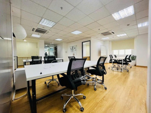 cho thuê vp sẵn fitout nội thất trần hưng đạo, ngay bùi viện... dt: 80m2 - 39 triệu
