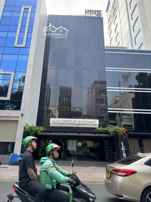 cho thuê mt siêu đẹp trần hưng đạo q5,dt: 8x20m,hầm,trệt,5 lầu, có pccc, thang máy full,giá: 250tr
