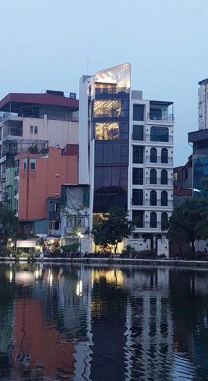 phố đội cấn nhà view mặt hồ chill chill hết nước chấm