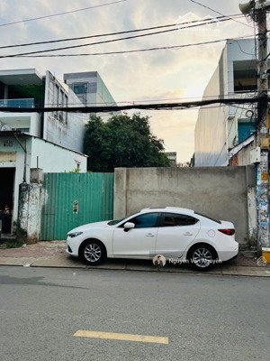 bán lô đất 2 mt hồ bá phấn 253,7m2 ( 12 x 21 ). xây được hầm 6 lầu. dt sàn 930m2. cạnh ga metro