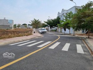 bán đất nền dự án tân uyên central point, 80m2, view đẹp, đường đt 746, bình dương