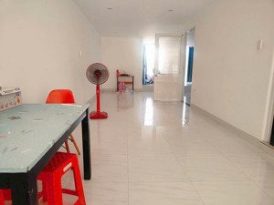 cho thuê mt lê hoàn đối diện cổng visip 2, thủ dầu một, bình dương
